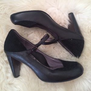 COPY - Taryn Rose black pumps